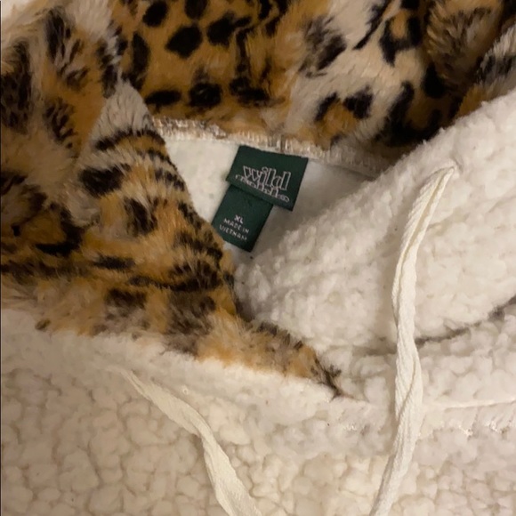 (SOLD) Wild Fable cropped sherpa - Picture 4 of 4